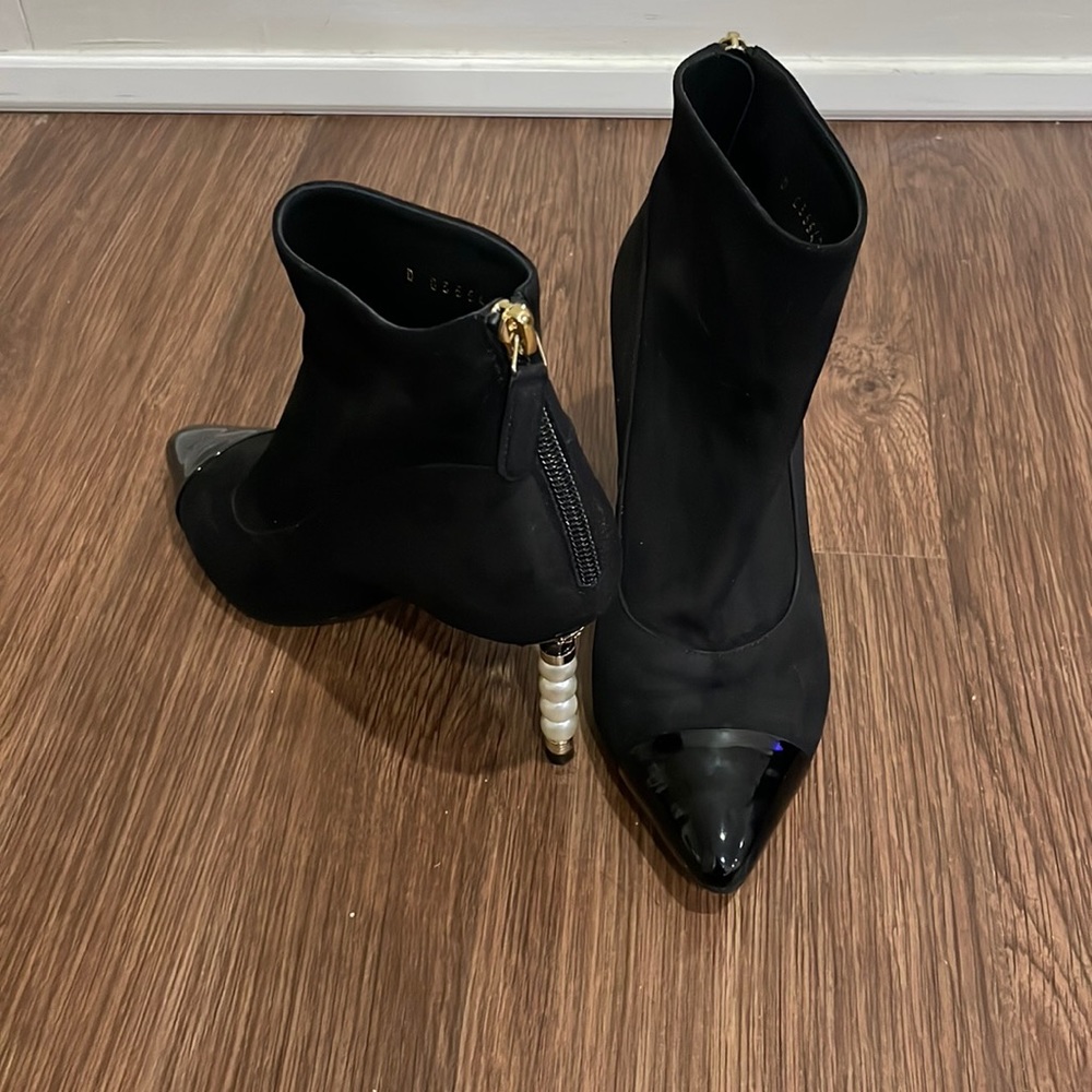CHANEL 20C Suede Patent Cap Toe CC Pearl Track Heels Booties Ankle Boots